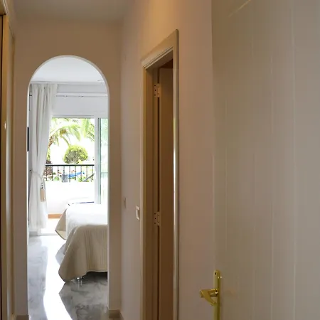 Luxury Garden - Walking Distance To The Sea Apartment