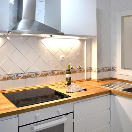 Luxury Garden - Walking Distance To The Sea