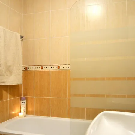 Luxury Garden - Walking Distance To The Sea Apartment