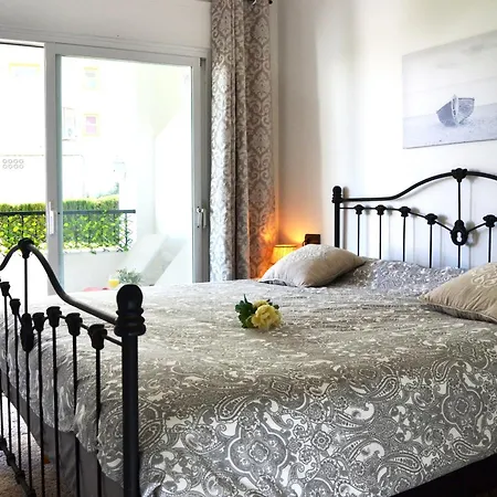 Apartment Luxury Garden - Walking Distance To The Sea