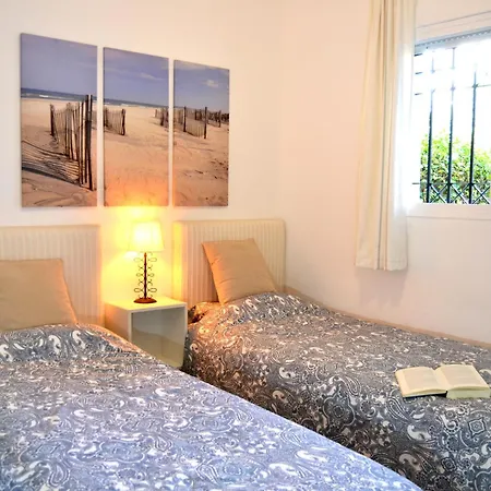 Luxury Garden - Walking Distance To The Sea Apartment *
